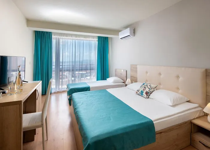 Sea View Hills מלון *