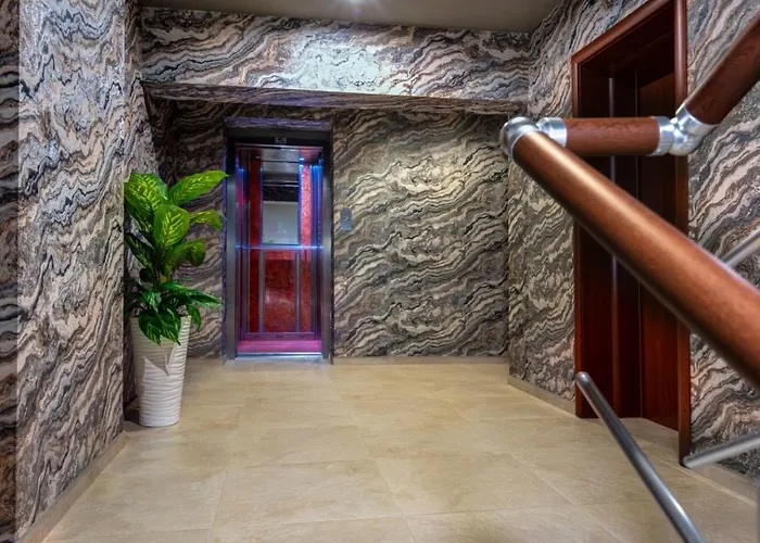 Sea View Hills מלון