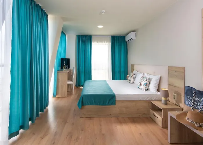 Sea View Hills מלון *