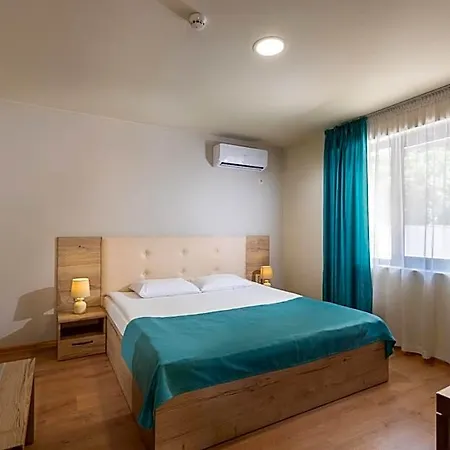 Sea View Hills מלון *